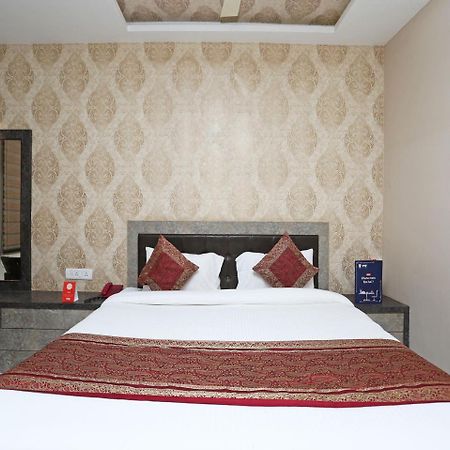 Oyo 10338 Hotel Aadesh Palace Varanasi Eksteriør bilde