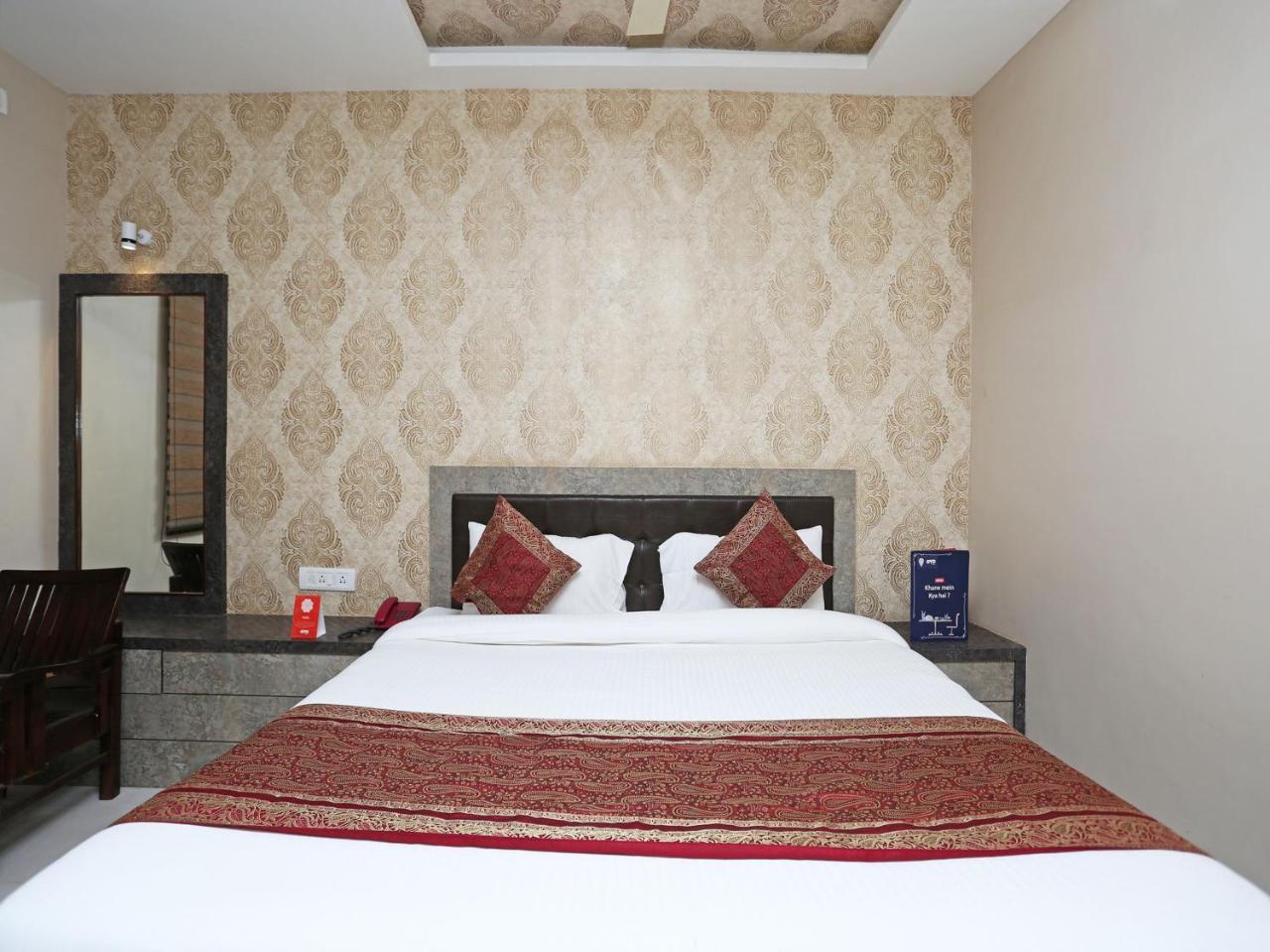 Oyo 10338 Hotel Aadesh Palace Varanasi Eksteriør bilde