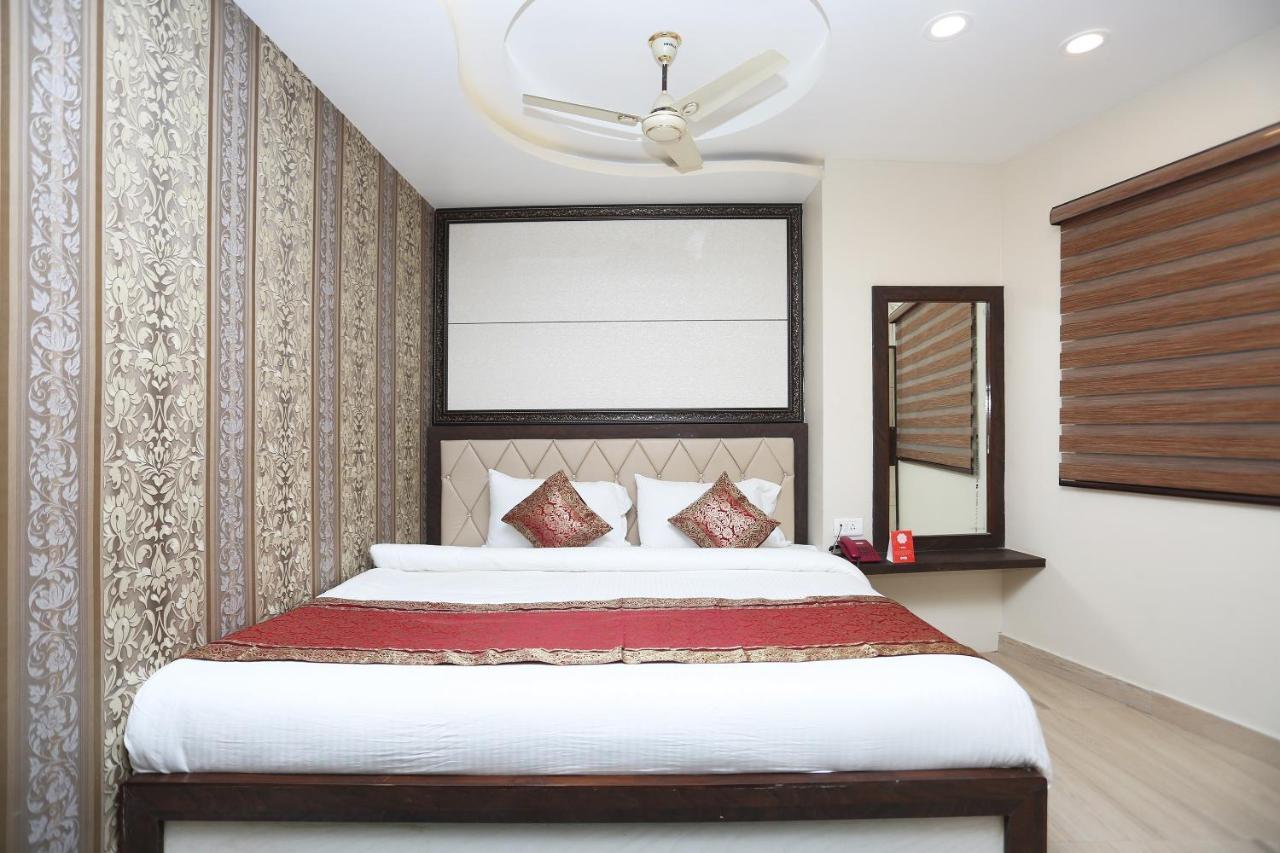 Oyo 10338 Hotel Aadesh Palace Varanasi Eksteriør bilde