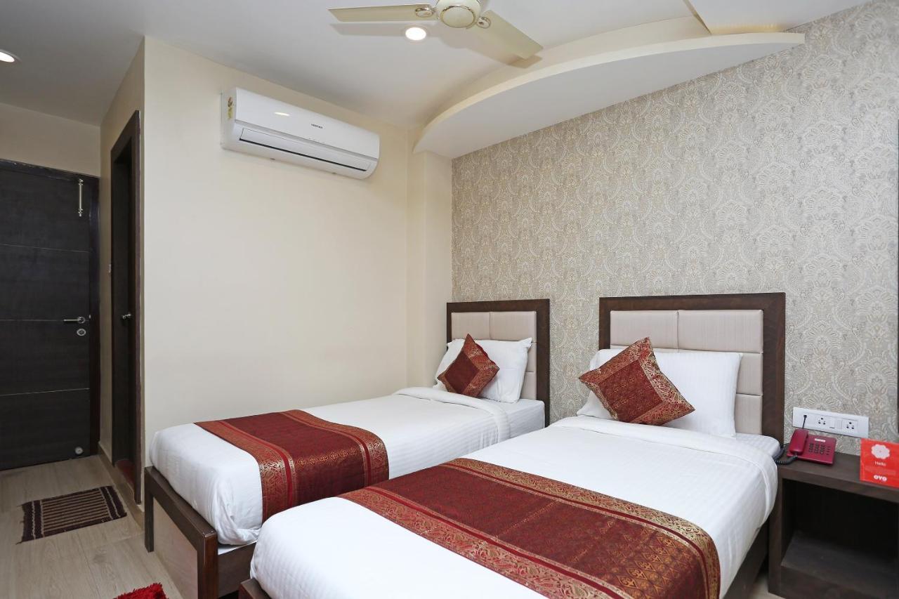 Oyo 10338 Hotel Aadesh Palace Varanasi Eksteriør bilde