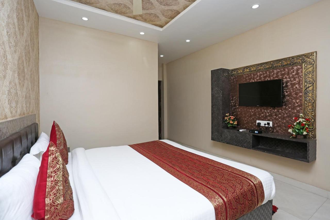 Oyo 10338 Hotel Aadesh Palace Varanasi Eksteriør bilde